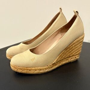 Elegant Tan Wedge Espadrilles